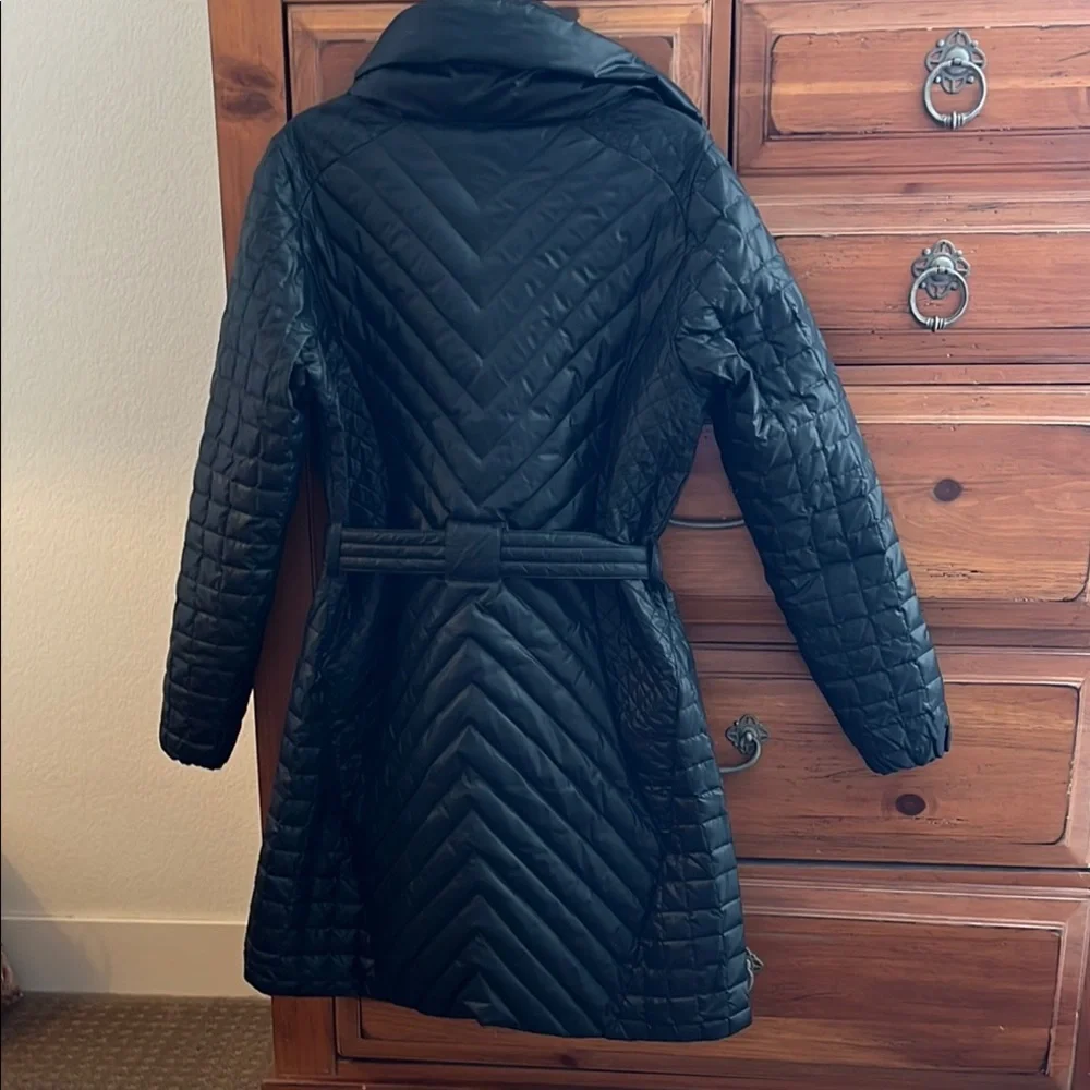 Eddie Bauer Black Puffer Jacket with Quilted Design_6
